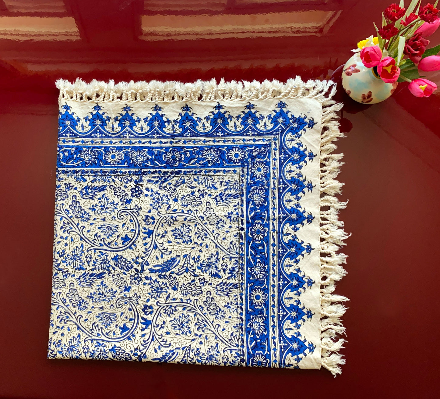 Termeh-Tischdecke (100 x 100 cm) – Ghalamkar Baumwolle | Boho Hausdekoration – Handbedruckt & Handgewebt – Blauer Blütenhauch