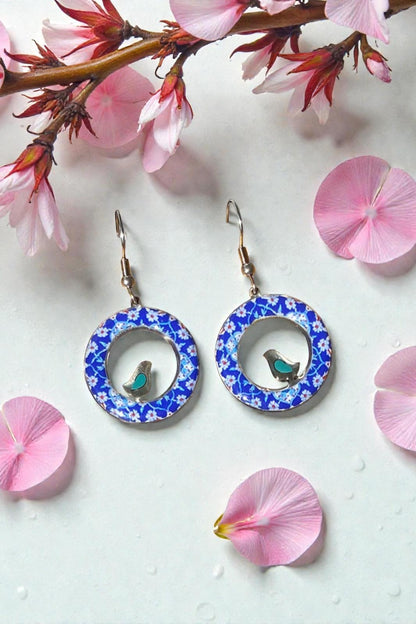 Runde persische Ohrringe mit Vogelmotiv – Handgefertigt & bemalt | Blau & Türkis