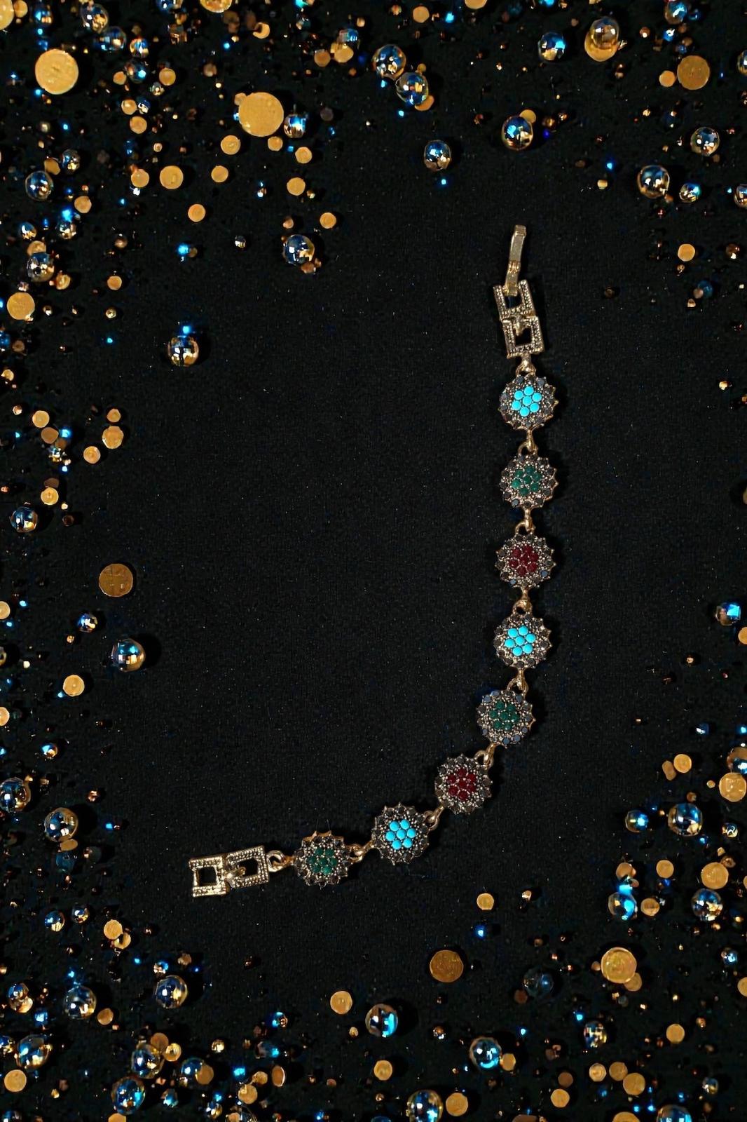 Boho Armband mit orientalischem Muster | Türkis Rot Grün | Goldfarbener Schmuck