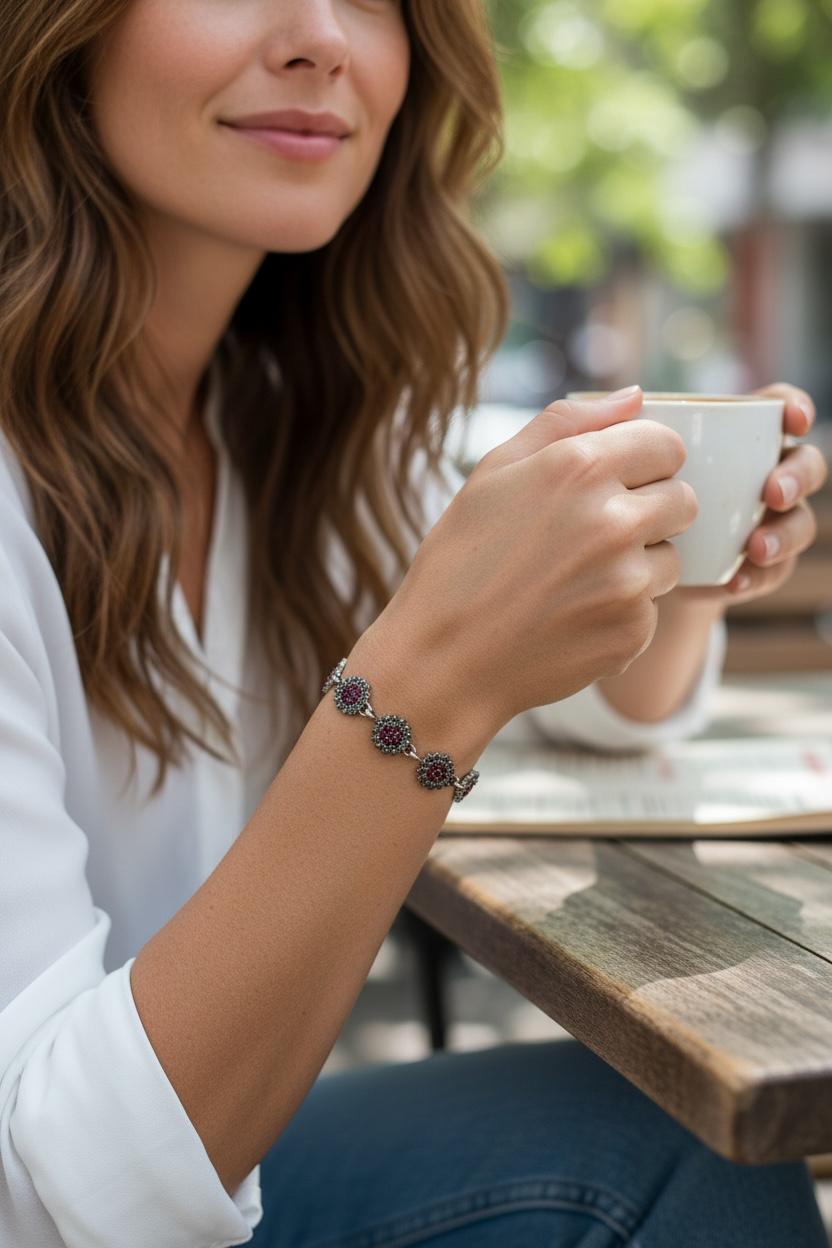 Orientalisches Armband mit Blütenmuster | Dunkelrot & Silber | Vintage Boho Schmuck