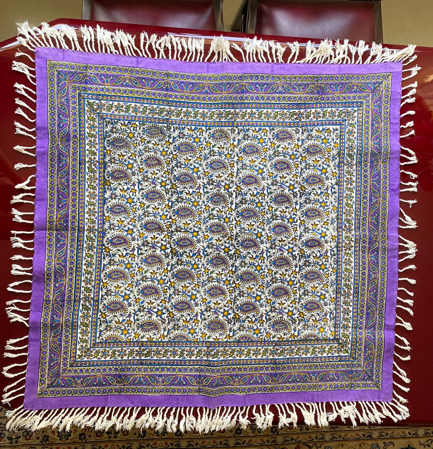 Ghalamkar-Tischdecke (80 x 80 cm) – Boho Baumwolle | Handbedruckt & Handgefertigt – Blütenpracht in Violett & Natur