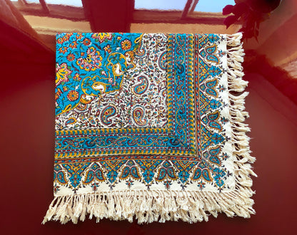 Termeh-Tischdecke (80 x 80 cm) – Ghalamkar Baumwolle | Boho Hausdekoration – Handbedruckt & Handgewebt – Türkisblauer Gartenzauber