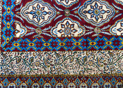Termeh-Tischdecke (100 x 100 cm) – Ghalamkar Baumwolle | Boho Hausdekoration – Handbedruckt & Handgewebt – Granatrote Mosaikblüte
