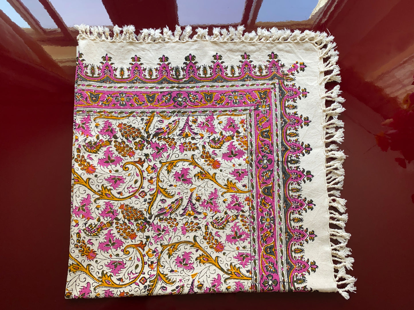 Termeh-Tischdecke (100 x 100 cm) – Ghalamkar Baumwolle | Boho Hausdekoration – Handbedruckt & Handgewebt – Rosé Flora