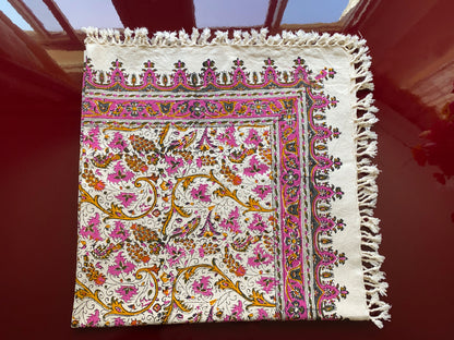 Termeh-Tischdecke (100 x 100 cm) – Ghalamkar Baumwolle | Boho Hausdekoration – Handbedruckt & Handgewebt – Rosé Flora