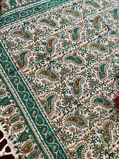 Termeh-Tischdecke (100 x 100 cm) – Ghalamkar Baumwolle | Boho Hausdekoration – Handbedruckt & Handgewebt – Smaragd-Paisley