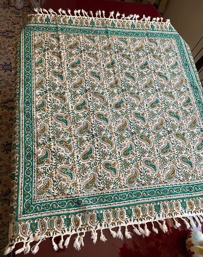 Termeh-Tischdecke (100 x 100 cm) – Ghalamkar Baumwolle | Boho Hausdekoration – Handbedruckt & Handgewebt – Smaragd-Paisley