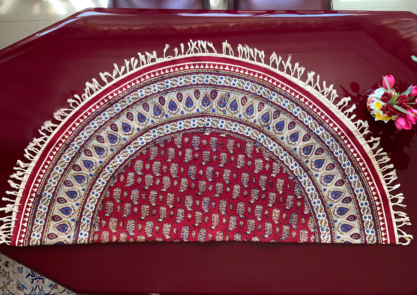 Termeh-Tischdecke (Durchmesser ca. 110 cm) – Ghalamkar Baumwolle | Boho Hausdekoration – Handbedruckt & Handgewebt – Runder Tropfenzauber