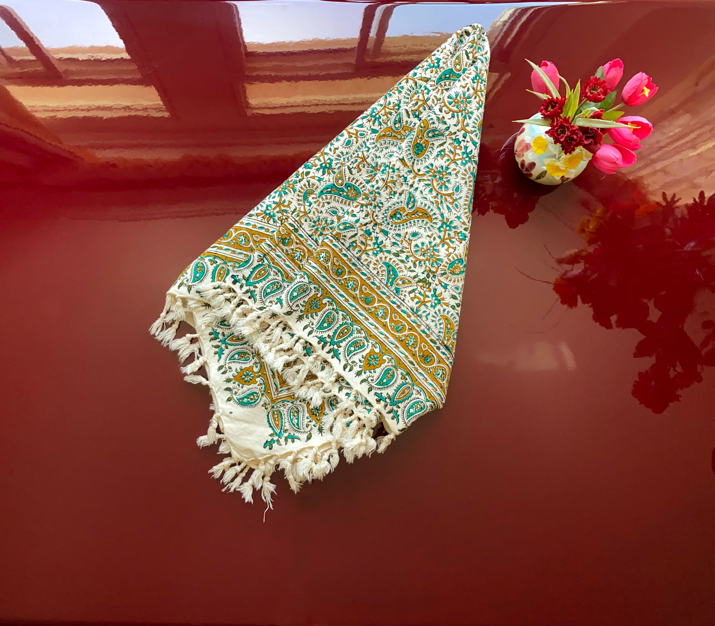 Termeh-Tischdecke (100 x 100 cm) – Ghalamkar Baumwolle | Boho Hausdekoration – Handbedruckt & Handgewebt – Goldene Boteh-Tradition