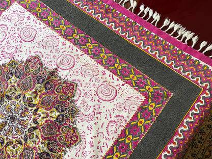 Termeh-Tischdecke (100 x 100 cm) – Ghalamkar Baumwolle | Boho Hausdekoration – Handbedruckt & Handgewebt – Rosenblüte in Anthrazit