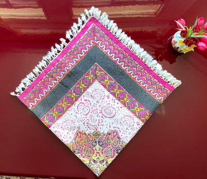 Termeh-Tischdecke (100 x 100 cm) – Ghalamkar Baumwolle | Boho Hausdekoration – Handbedruckt & Handgewebt – Rosenblüte in Anthrazit