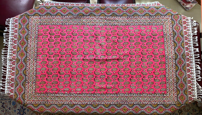 Termeh-Tischdecke (150 x 100 cm) – Ghalamkar Baumwolle | Boho Hausdekoration – Handbedruckt & Handgewebt – Pinke Lebensbäume