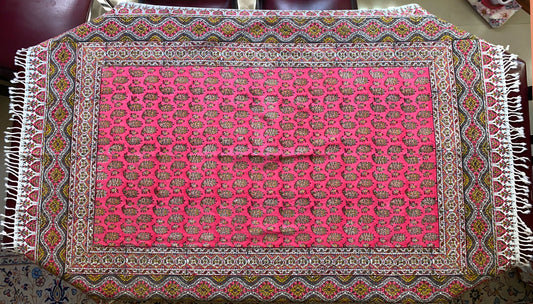 Termeh-Tischdecke (150 x 100 cm) – Ghalamkar Baumwolle | Boho Hausdekoration – Handbedruckt & Handgewebt – Pinke Lebensbäume