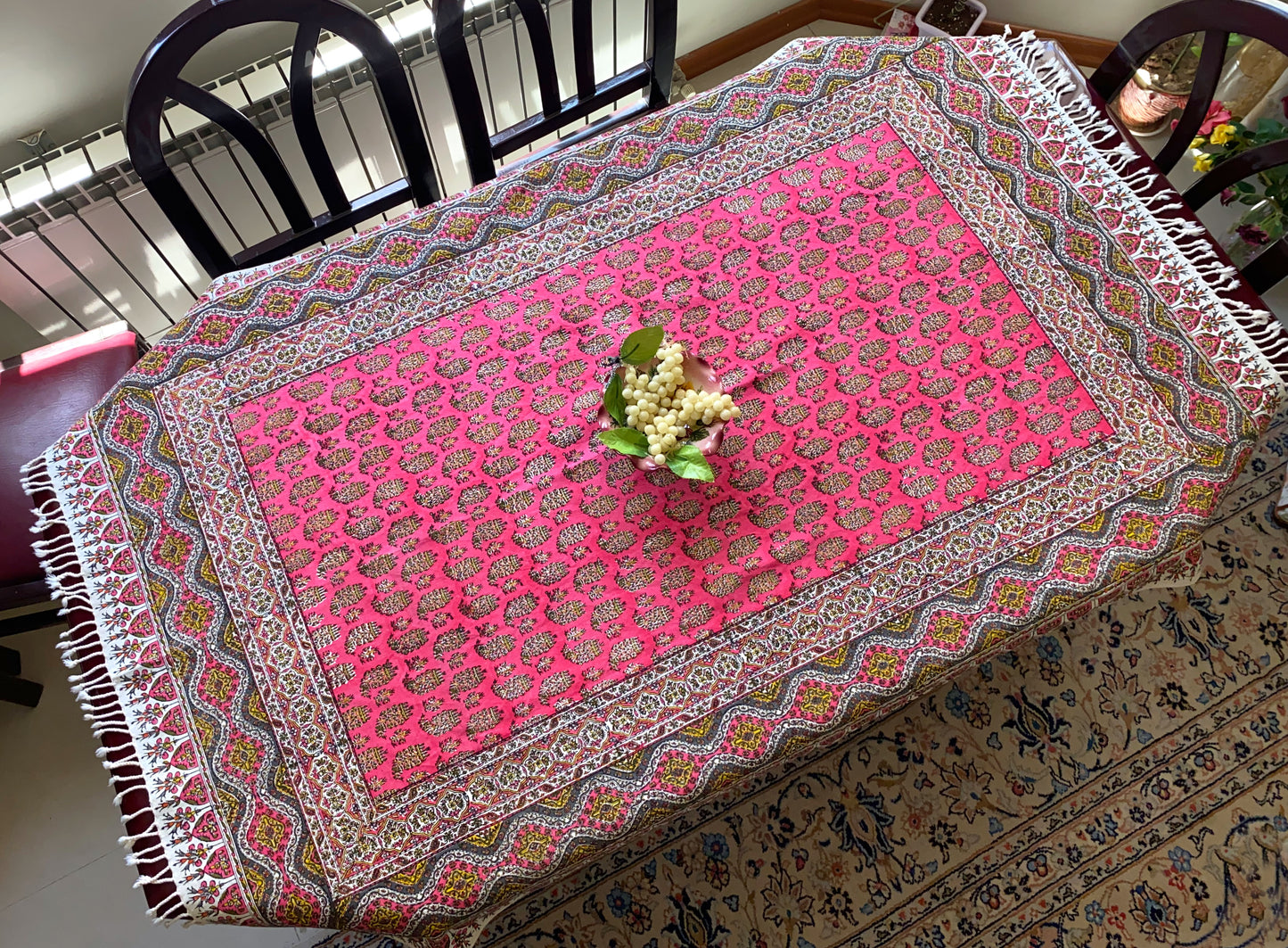 Termeh-Tischdecke (150 x 100 cm) – Ghalamkar Baumwolle | Boho Hausdekoration – Handbedruckt & Handgewebt – Pinke Lebensbäume