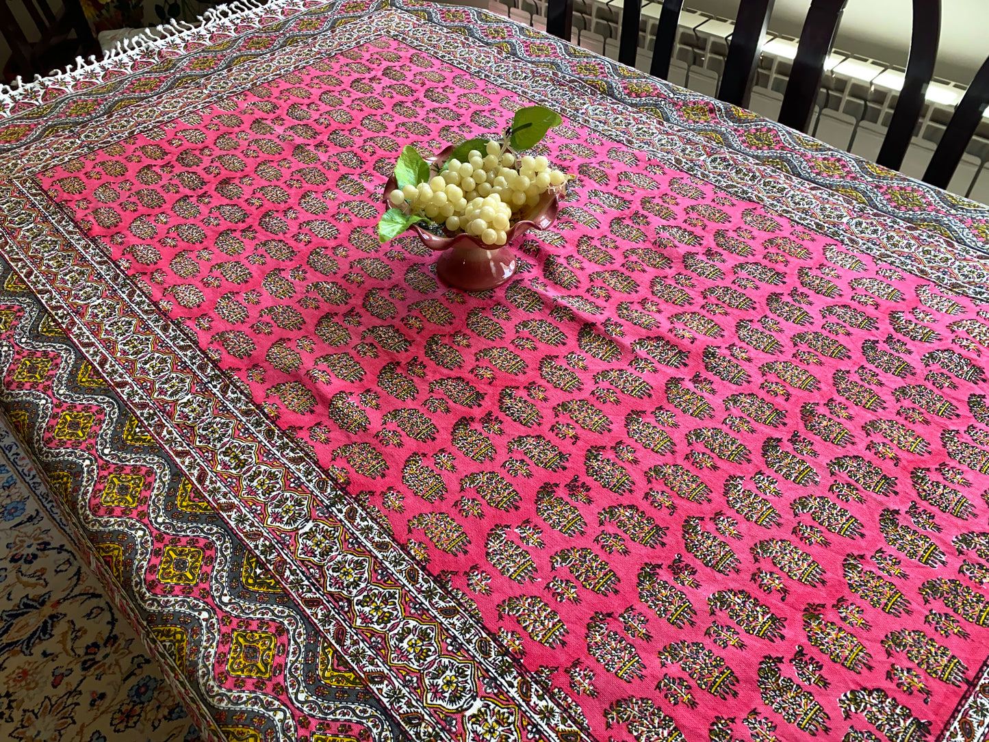 Termeh-Tischdecke (150 x 100 cm) – Ghalamkar Baumwolle | Boho Hausdekoration – Handbedruckt & Handgewebt – Pinke Lebensbäume