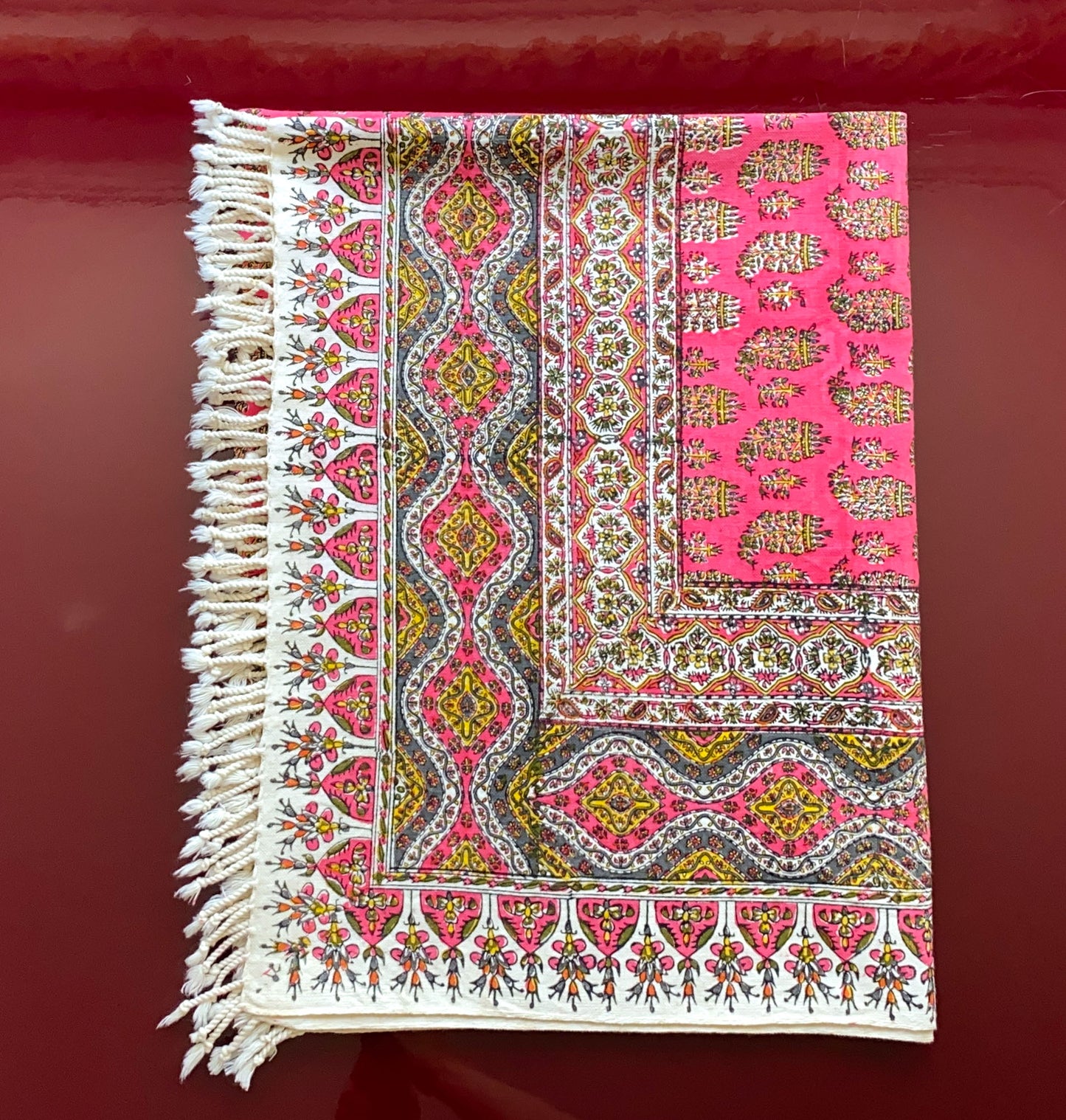 Termeh-Tischdecke (150 x 100 cm) – Ghalamkar Baumwolle | Boho Hausdekoration – Handbedruckt & Handgewebt – Pinke Lebensbäume