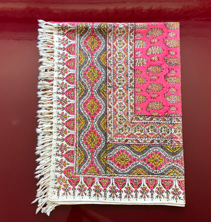 Termeh-Tischdecke (150 x 100 cm) – Ghalamkar Baumwolle | Boho Hausdekoration – Handbedruckt & Handgewebt – Pinke Lebensbäume