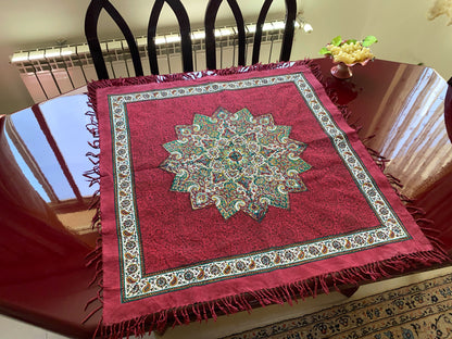 Termeh-Tischdecke (80 x 80 cm) – Ghalamkar Baumwolle | Boho Hausdekoration – Handbedruckt & Handgewebt – Rubinroter Zierstern