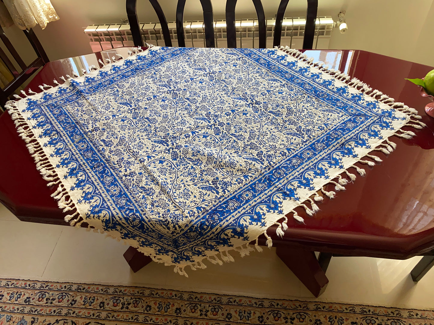 Termeh-Tischdecke (100 x 100 cm) – Ghalamkar Baumwolle | Boho Hausdekoration – Handbedruckt & Handgewebt – Blauer Blütenhauch