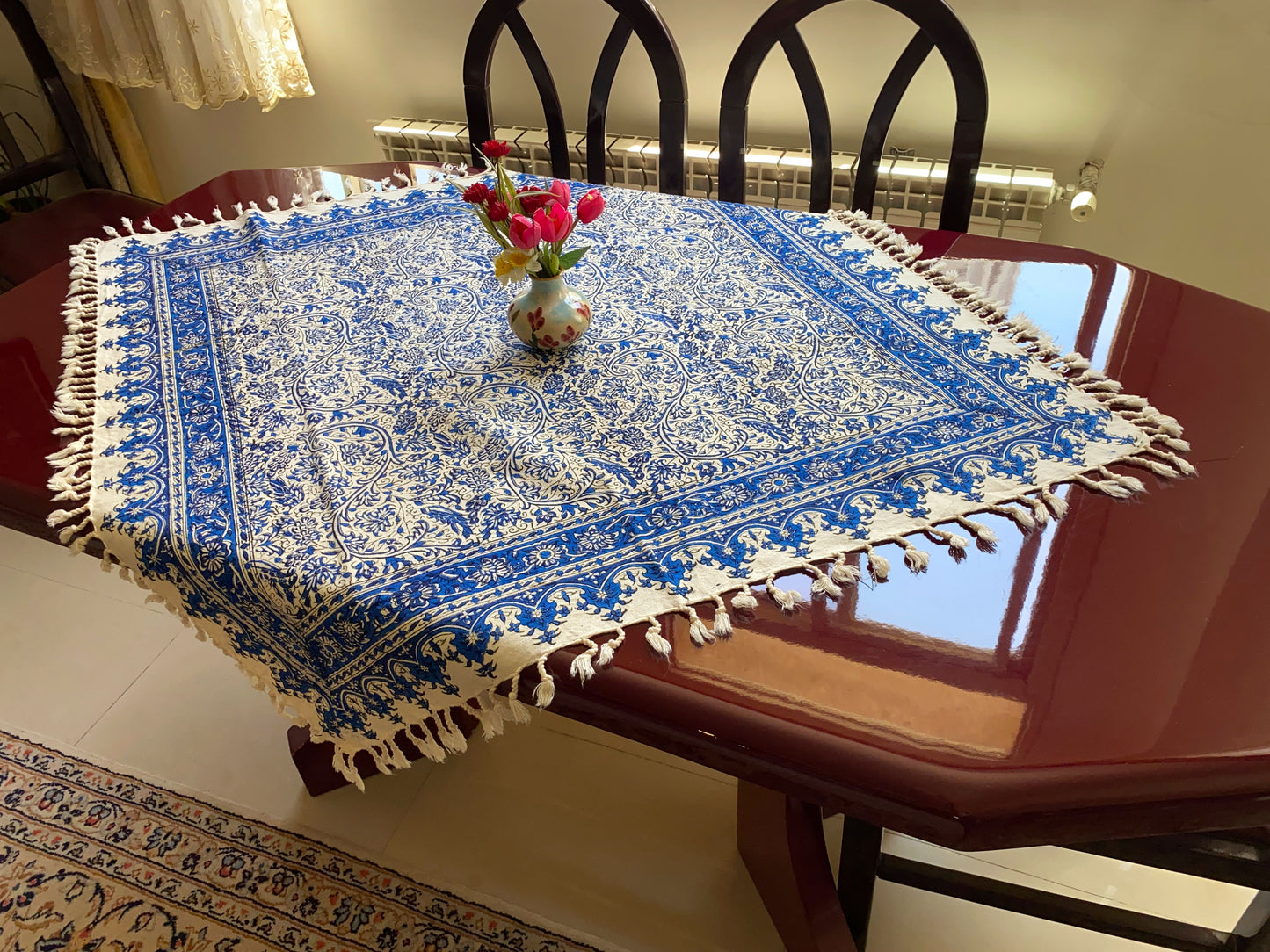 Termeh-Tischdecke (100 x 100 cm) – Ghalamkar Baumwolle | Boho Hausdekoration – Handbedruckt & Handgewebt – Blauer Blütenhauch