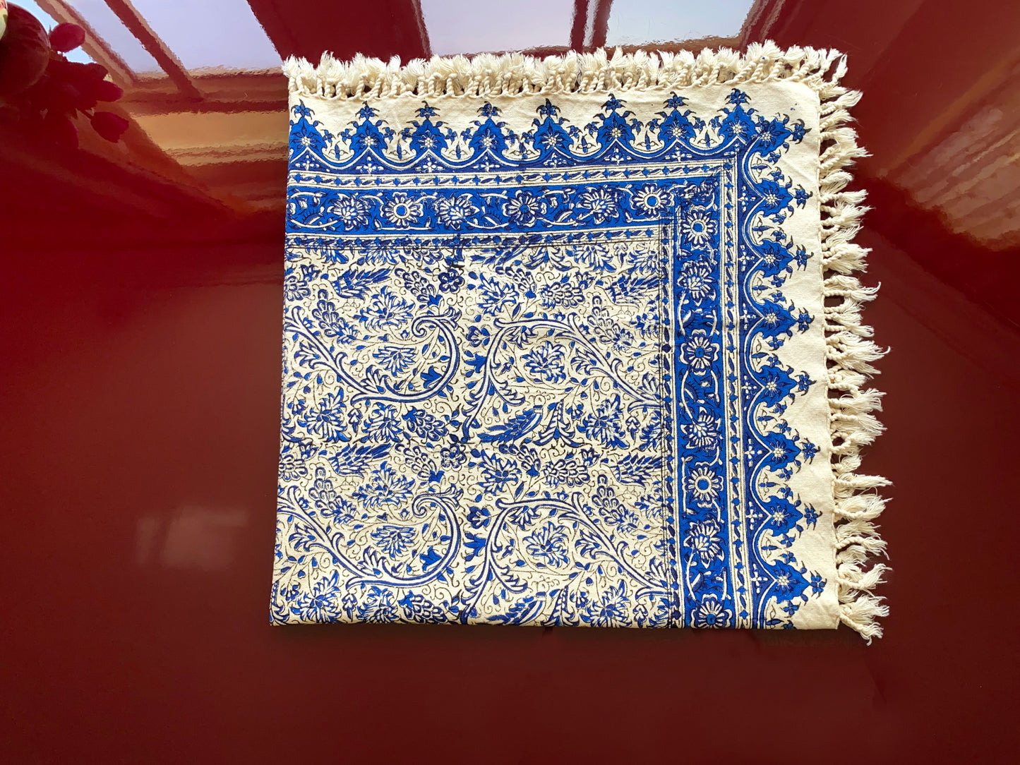 Termeh-Tischdecke (100 x 100 cm) – Ghalamkar Baumwolle | Boho Hausdekoration – Handbedruckt & Handgewebt – Blauer Blütenhauch