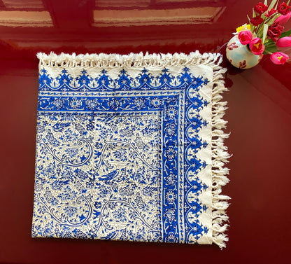 Termeh-Tischdecke (100 x 100 cm) – Ghalamkar Baumwolle | Boho Hausdekoration – Handbedruckt & Handgewebt – Blauer Blütenhauch