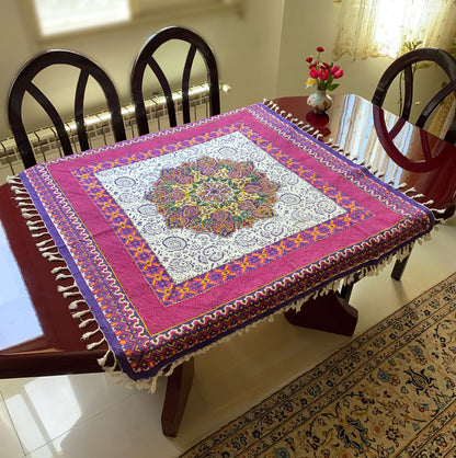 Termeh-Tischdecke (100 x 100 cm) – Ghalamkar Baumwolle | Boho Hausdekoration – Handbedruckt & Handgewebt – Blüten-Mandala in Pink & Violett