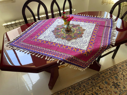 Termeh-Tischdecke (100 x 100 cm) – Ghalamkar Baumwolle | Boho Hausdekoration – Handbedruckt & Handgewebt – Blüten-Mandala in Pink & Violett