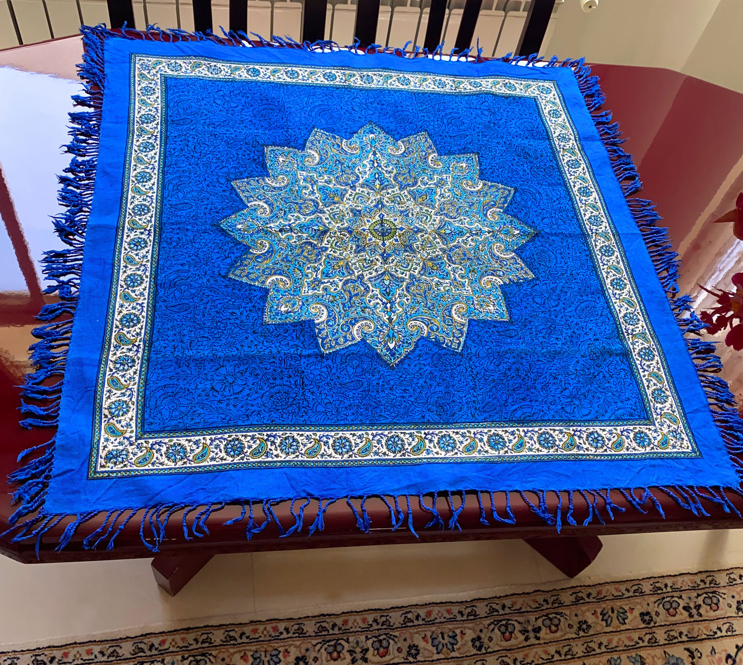 Termeh-Tischdecke (80 x 80 cm) – Ghalamkar Baumwolle | Orient-Dekoration – Handbedruckt & Handgewebt – Königsblauer Stern