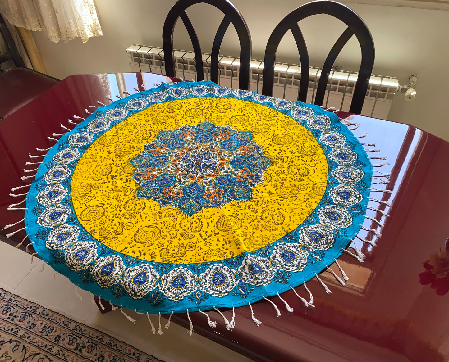 Rund-Tischdecke (100 x 100 cm) – Ghalamkar Baumwolle | Boho Hausdekoration – Sonnengelb & Türkis mit Mandala-Muster