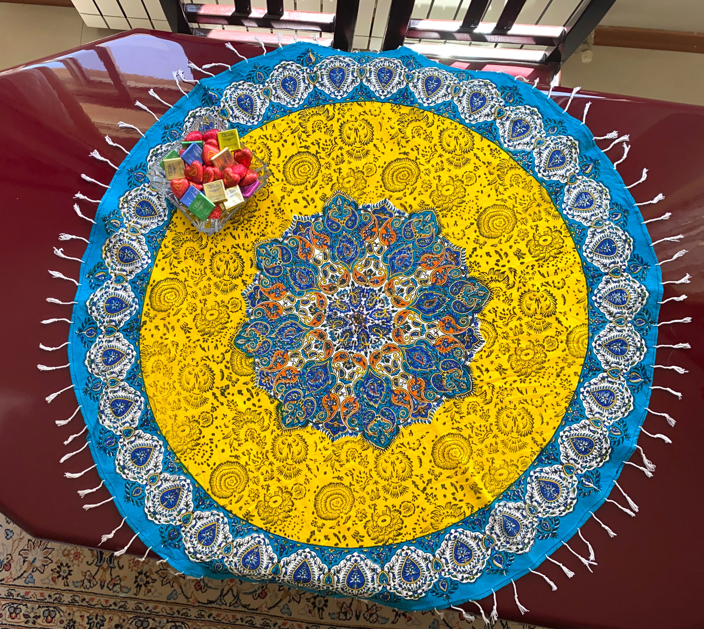 Rund-Tischdecke (100 x 100 cm) – Ghalamkar Baumwolle | Boho Hausdekoration – Sonnengelb & Türkis mit Mandala-Muster