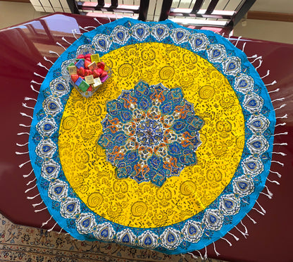 Rund-Tischdecke (100 x 100 cm) – Ghalamkar Baumwolle | Boho Hausdekoration – Sonnengelb & Türkis mit Mandala-Muster