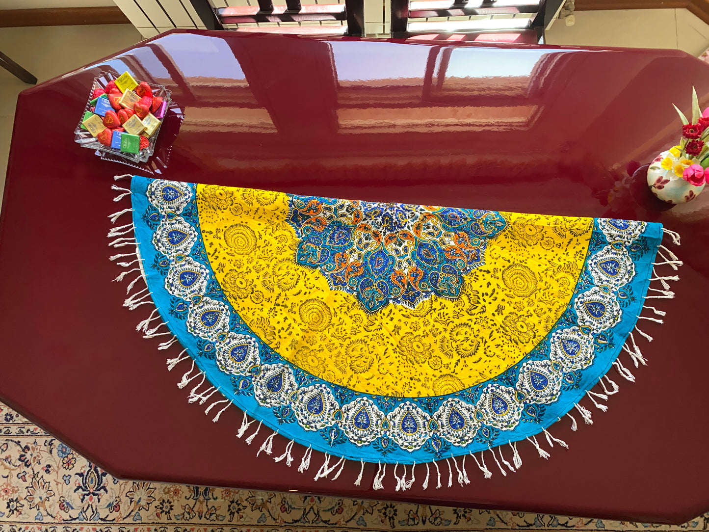 Rund-Tischdecke (100 x 100 cm) – Ghalamkar Baumwolle | Boho Hausdekoration – Sonnengelb & Türkis mit Mandala-Muster