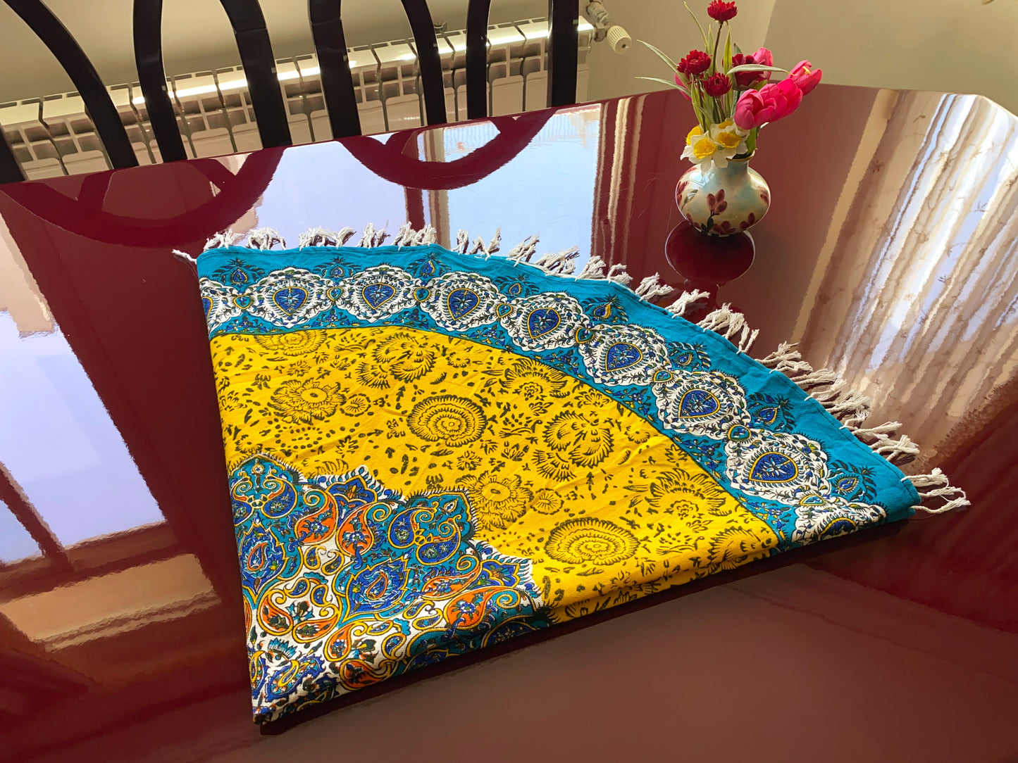 Rund-Tischdecke (100 x 100 cm) – Ghalamkar Baumwolle | Boho Hausdekoration – Sonnengelb & Türkis mit Mandala-Muster