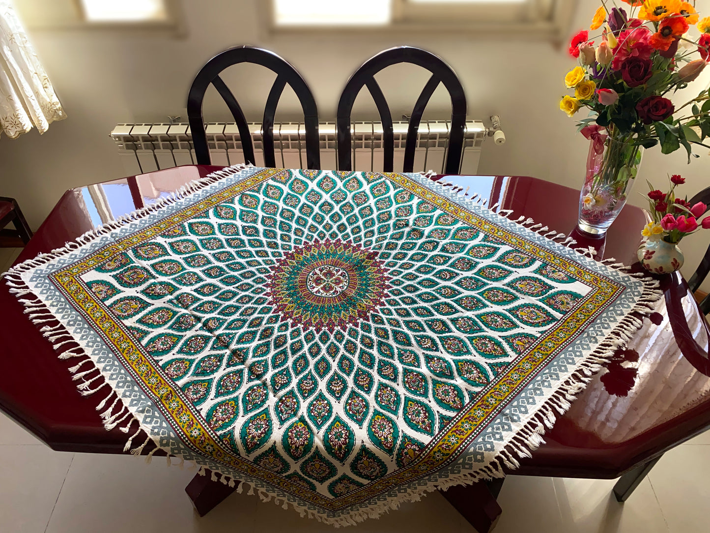 Termeh-Tischdecke (100 x 100 cm) – Ghalamkar Baumwolle | Orientalisches Kunsthandwerk – Handbedruckt & Handgewebt – Blütenteppich in Türkis & Smaragdgrün