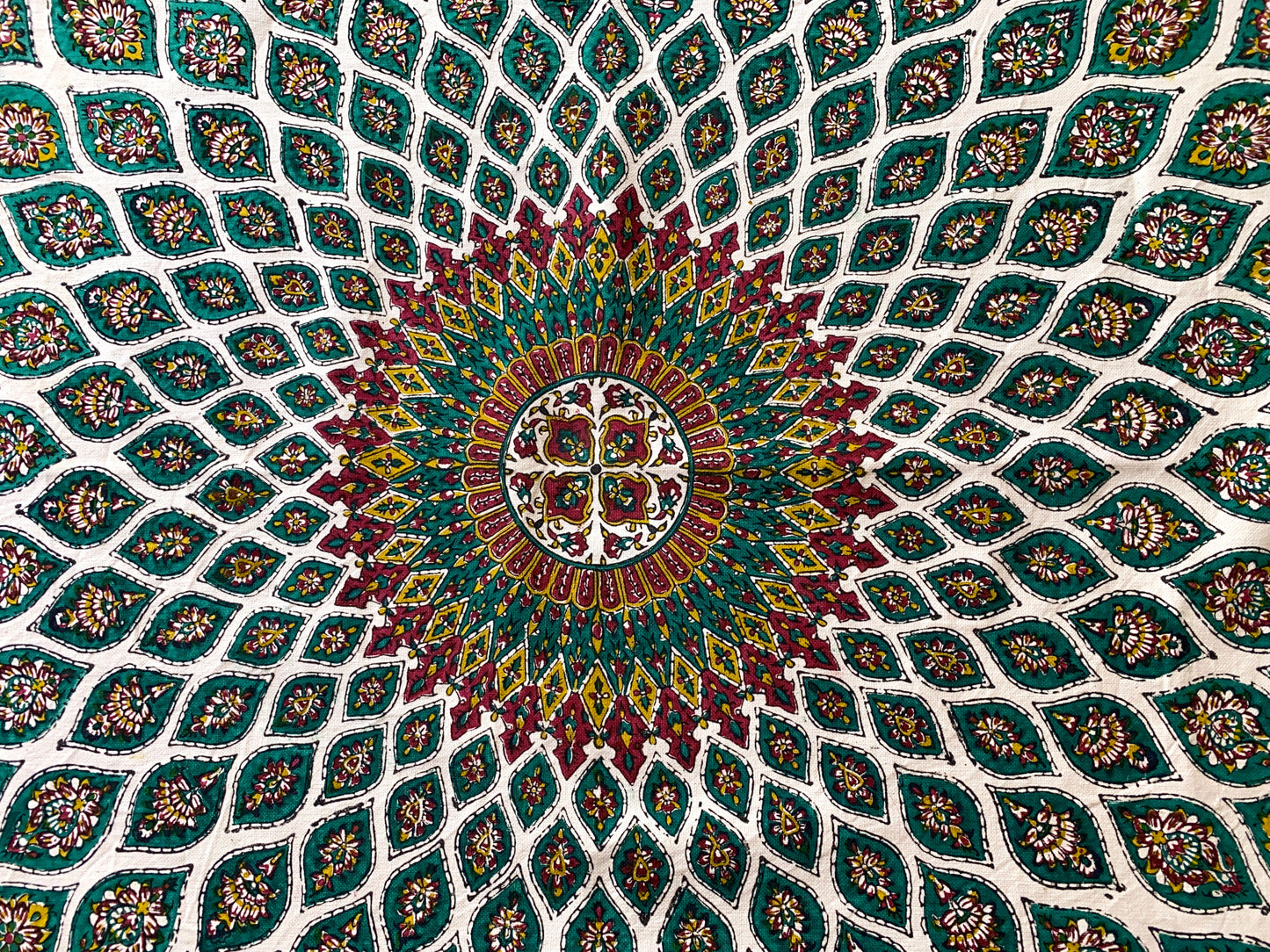 Termeh-Tischdecke (100 x 100 cm) – Ghalamkar Baumwolle | Orientalisches Kunsthandwerk – Handbedruckt & Handgewebt – Blütenteppich in Türkis & Smaragdgrün