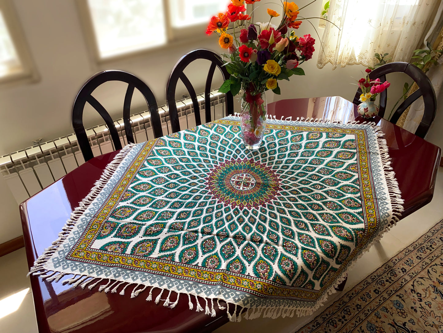 Termeh-Tischdecke (100 x 100 cm) – Ghalamkar Baumwolle | Orientalisches Kunsthandwerk – Handbedruckt & Handgewebt – Blütenteppich in Türkis & Smaragdgrün