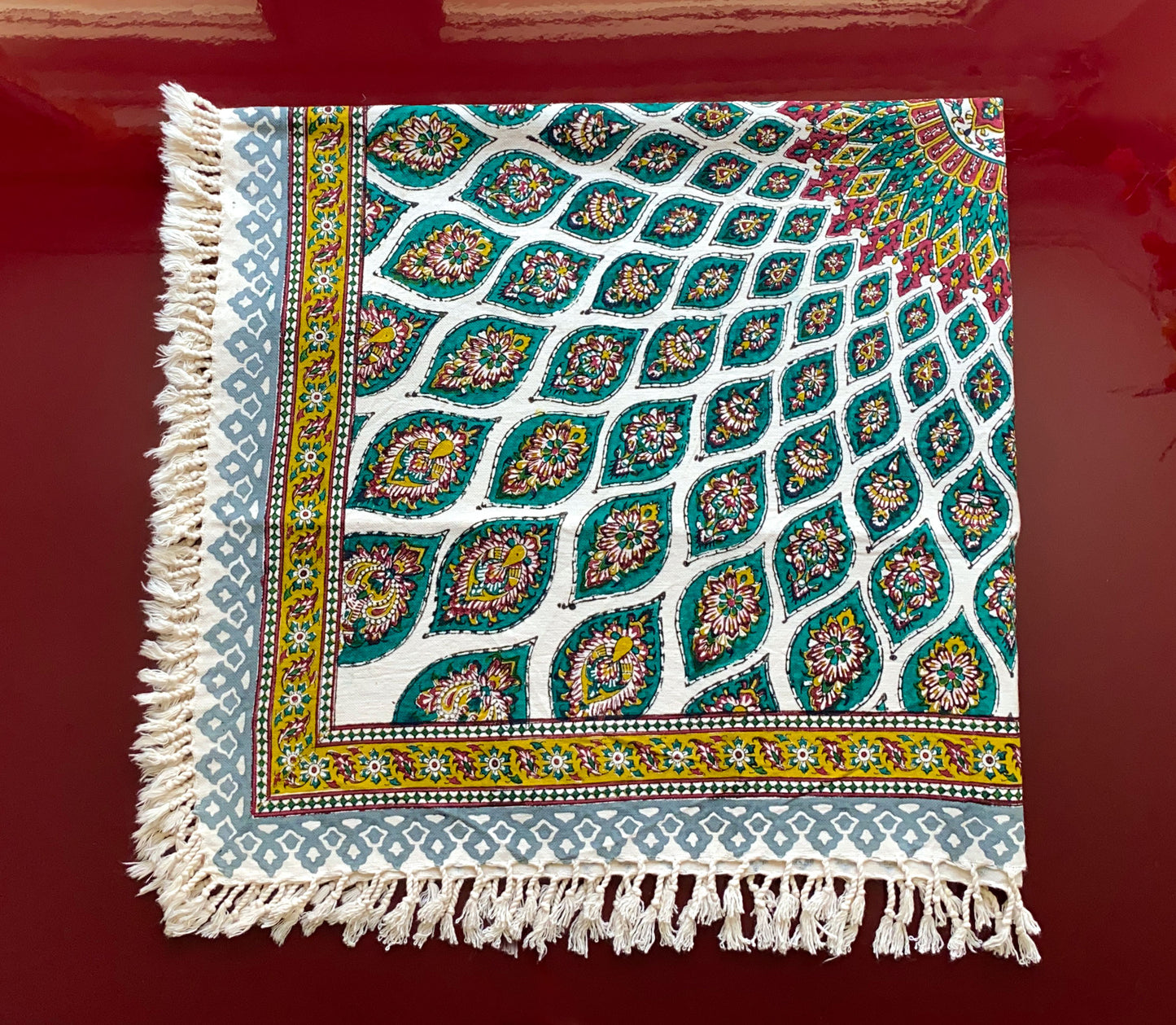 Termeh-Tischdecke (100 x 100 cm) – Ghalamkar Baumwolle | Orientalisches Kunsthandwerk – Handbedruckt & Handgewebt – Blütenteppich in Türkis & Smaragdgrün