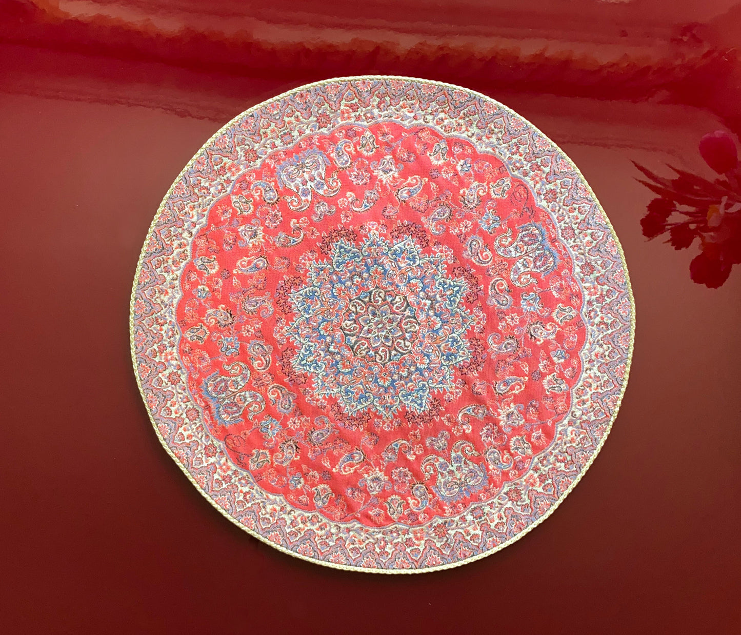 Runde Termeh-Tischdecke (38 cm) – Traditionelles persisches Design in Rot & Türkisblau | Seide & Baumwolle