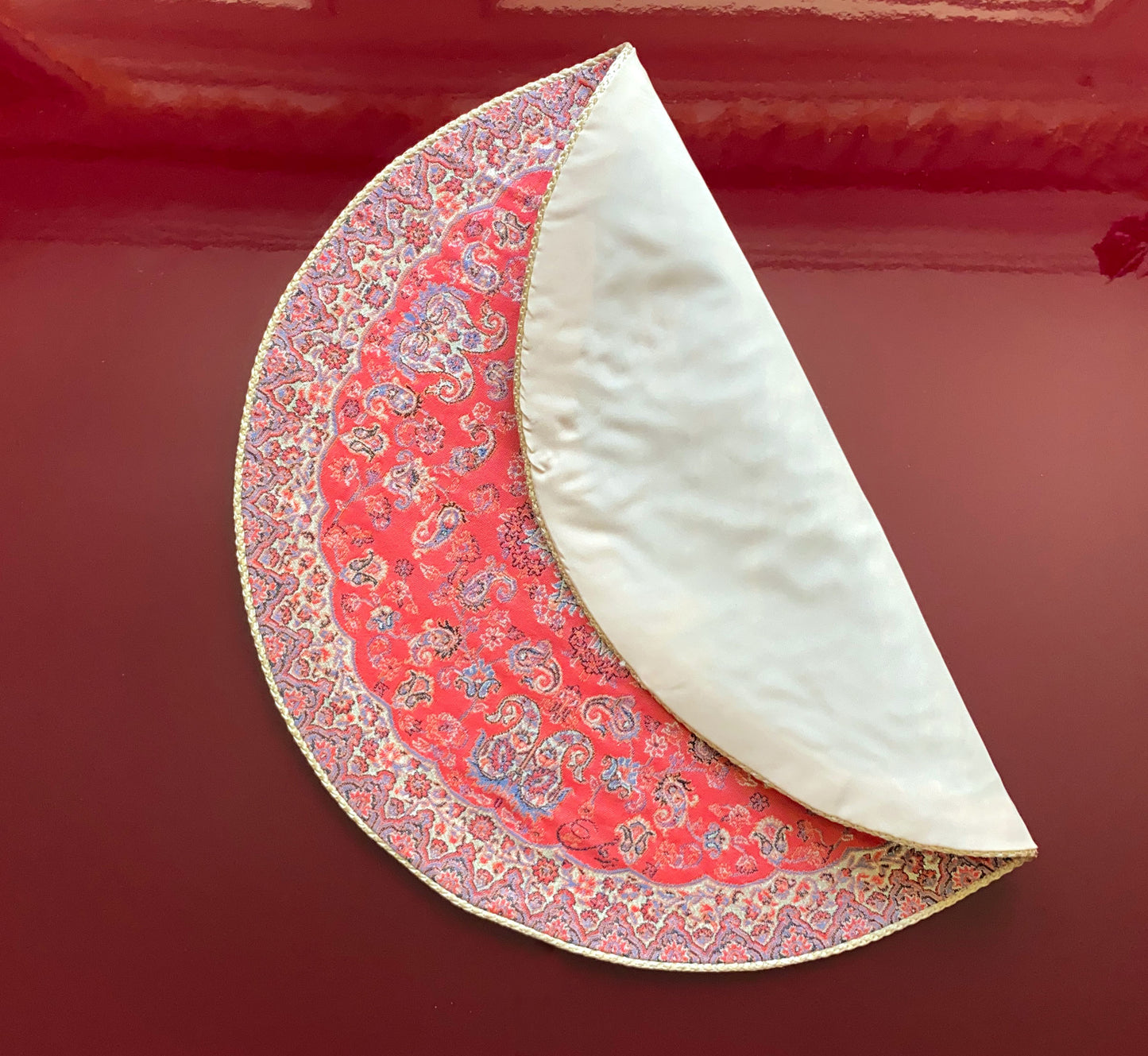 Runde Termeh-Tischdecke (38 cm) – Traditionelles persisches Design in Rot & Türkisblau | Seide & Baumwolle