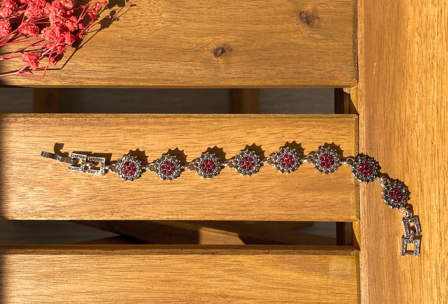 Orientalisches Armband mit Blütenmuster | Dunkelrot & Silber | Vintage Boho Schmuck