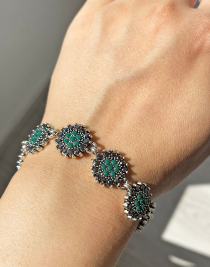 Orientalisches Armband mit Blütenmuster | Smaragdgrün & Silber | Boho Schmuck Damen