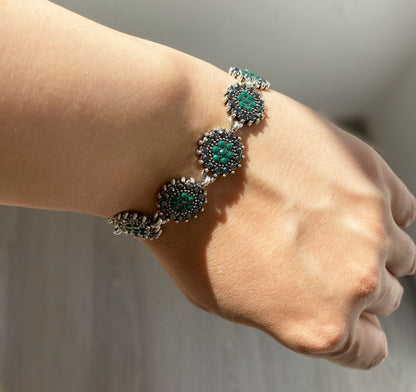 Orientalisches Armband mit Blütenmuster | Smaragdgrün & Silber | Boho Schmuck Damen