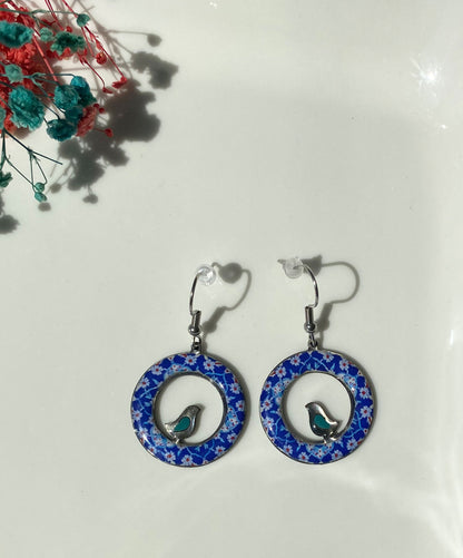 Runde persische Ohrringe mit Vogelmotiv – Handgefertigt & bemalt | Blau & Türkis