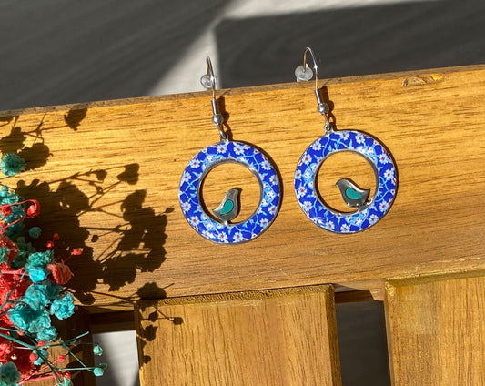 Runde persische Ohrringe mit Vogelmotiv – Handgefertigt & bemalt | Blau & Türkis