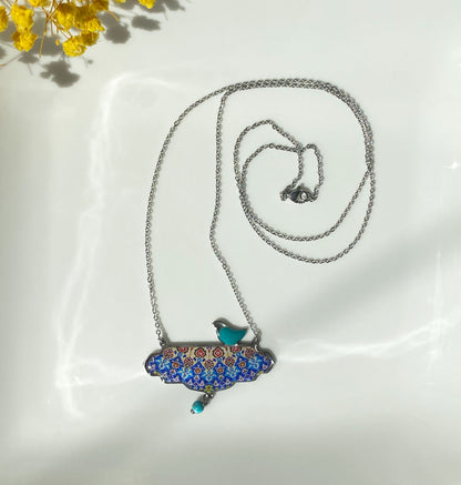 Kette mit orientalischem Muster & Vogel – Handgefertigt aus Edelstahl & Emaille