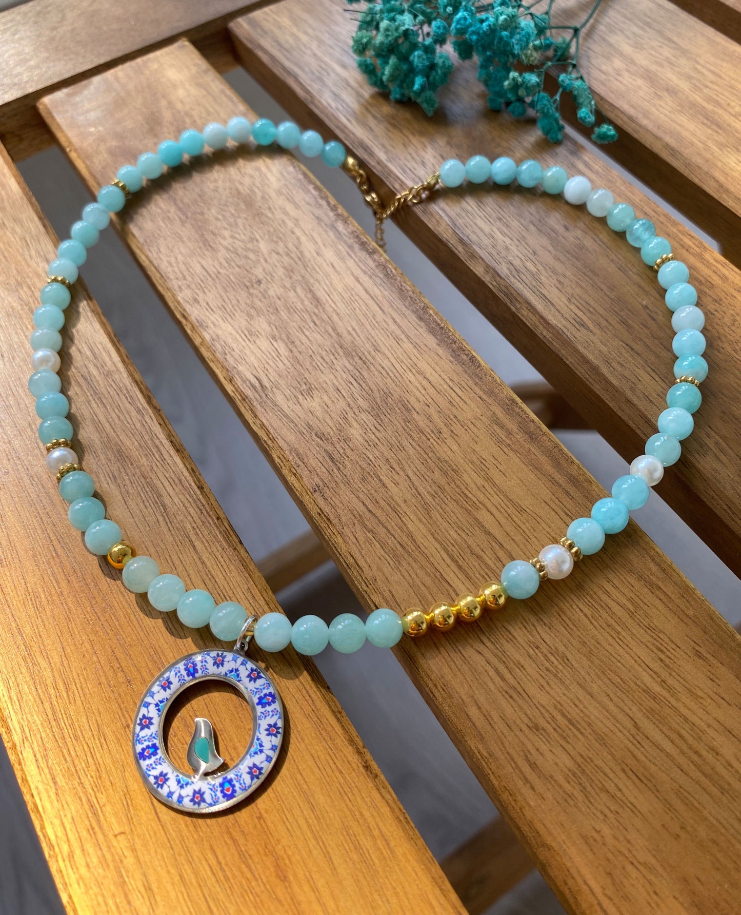 Naturstein Halskette mit orientalischem Anhänger & Vogelmotiv | Handgefertigt aus Edelstahl