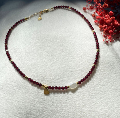 Naturstein Halskette mit kleinem Herz-Anhänger | Handgefertigt, Edelstahl & Naturstein