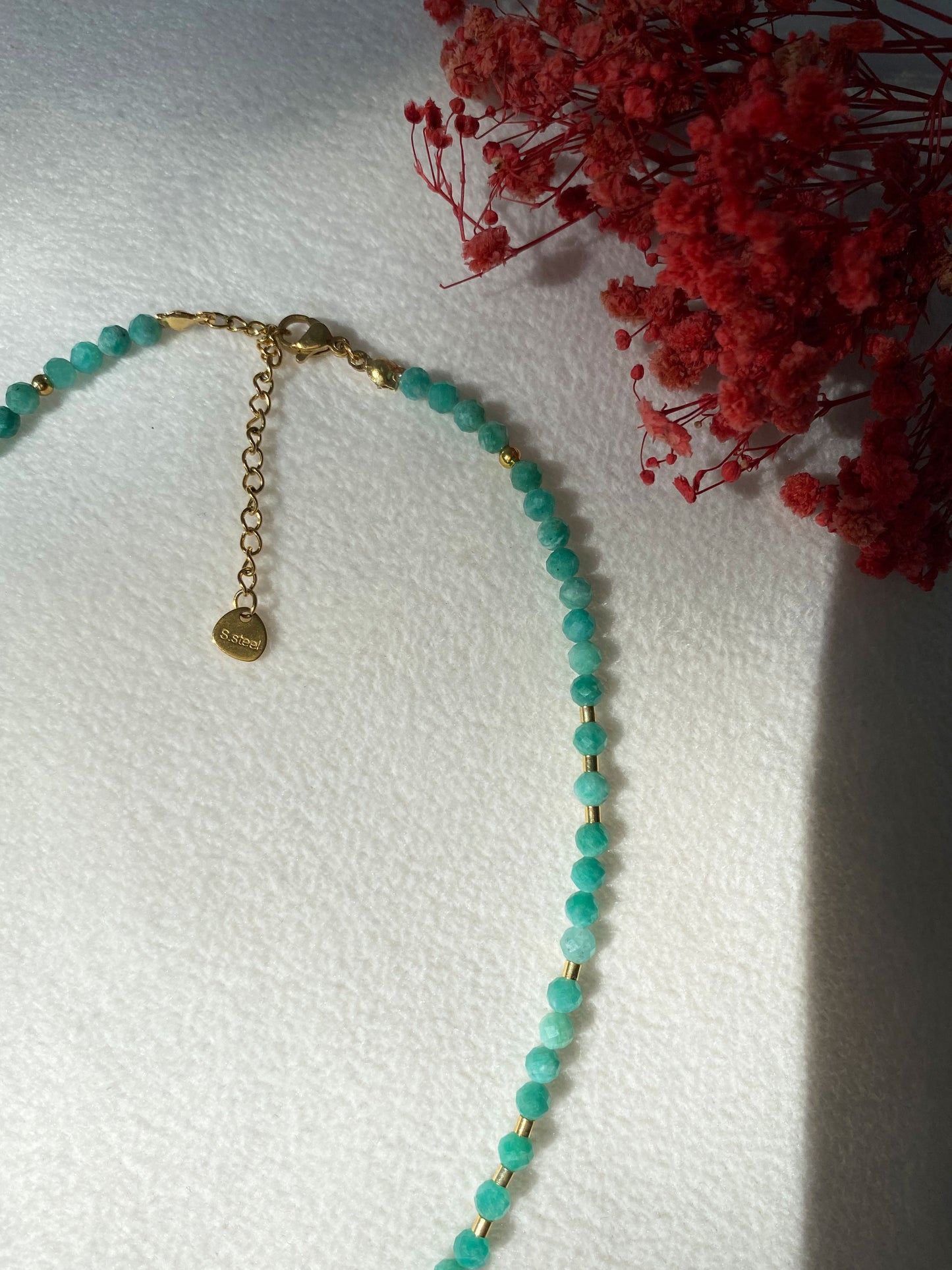 Naturstein Halskette mit kleinem Herz-Anhänger | Handgefertigt aus Edelstahl