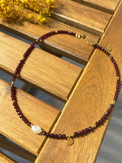 Naturstein Halskette mit kleinem Herz-Anhänger | Handgefertigt, Edelstahl & Naturstein